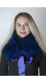 Mėlyna suomiško meškėno kailio užrišama apykaklė